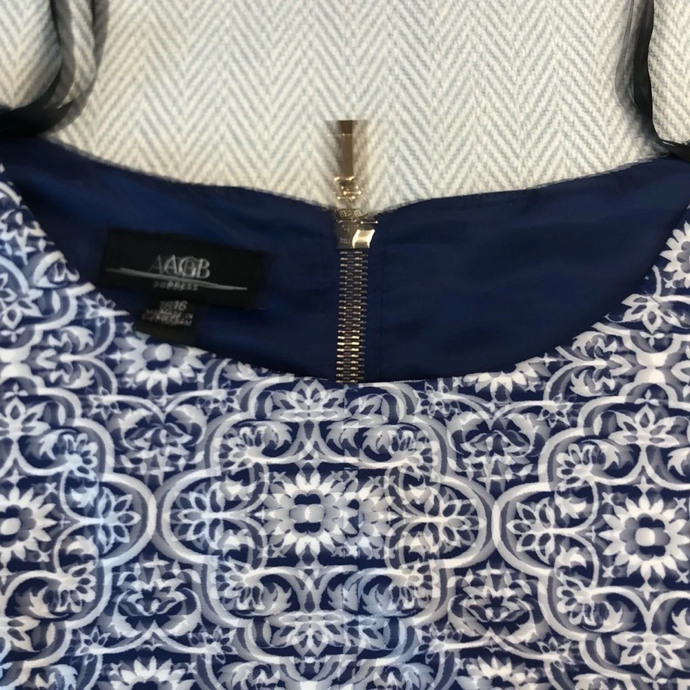 AGB BLUE WHITE CAP SLEEVE DRESS Size 16 EXCELLENT CONDITION PREWORN SO PRETTY